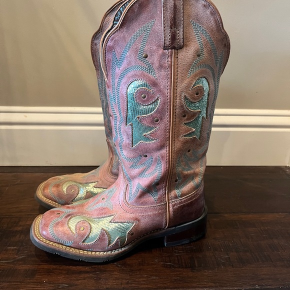 Worn once ladies Laredo boots size 6. Pretty pretty pretty! - Picture 2 of 4
